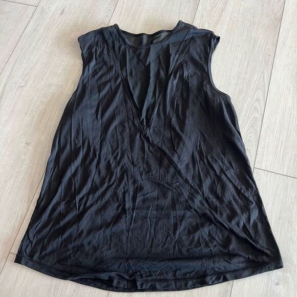 Lululemon women’s top size L Missing - Picture 1 of 6